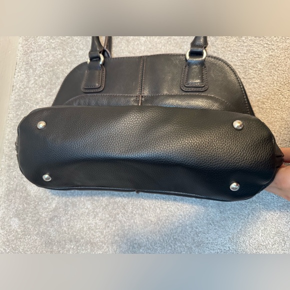 Tignanello Classic Black Leather Shoulder Bag - Picture 5 of 10